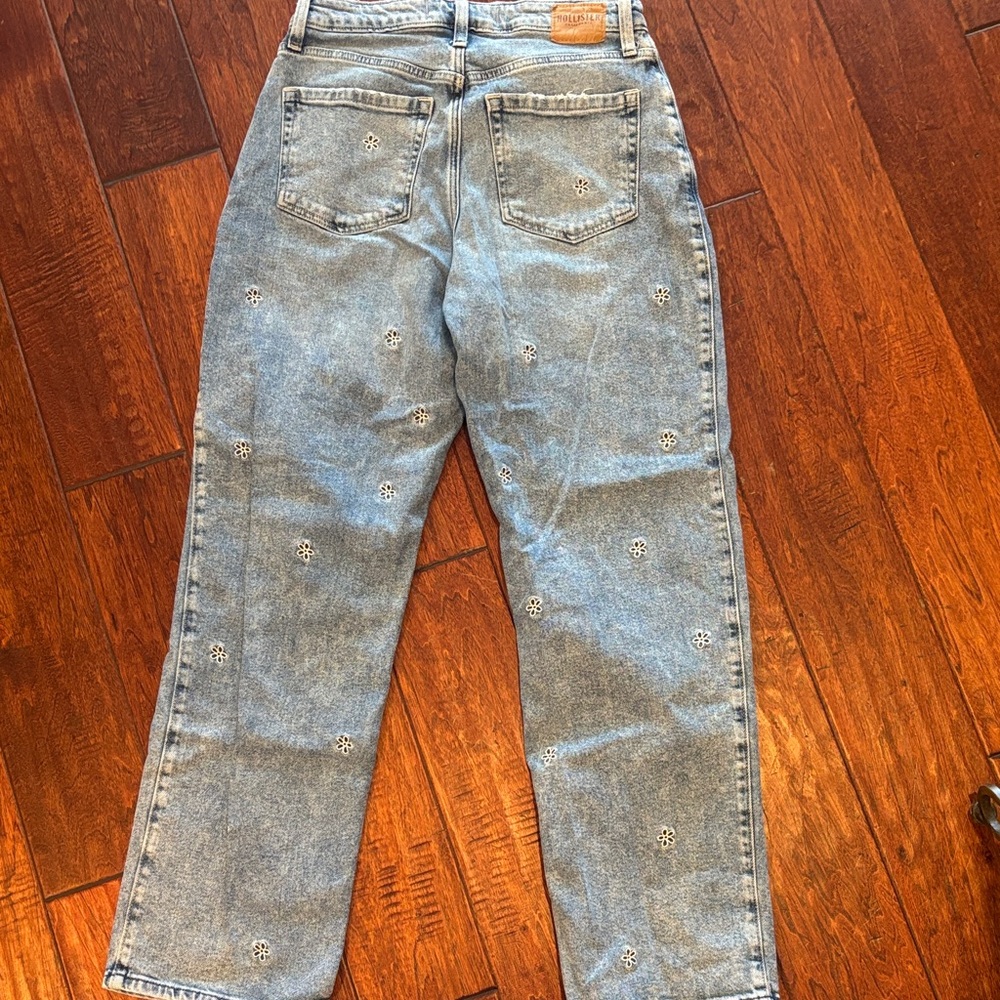 Hollister Light Blue High Rise Jeans with Embroidery - Picture 4 of 4